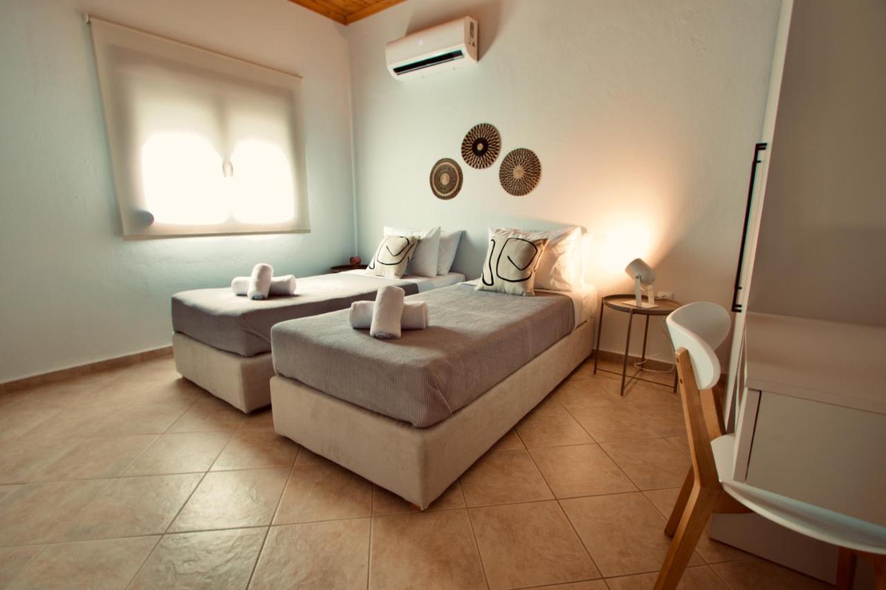 Enalio Beach House Nea Kallikrateia Bagian luar foto