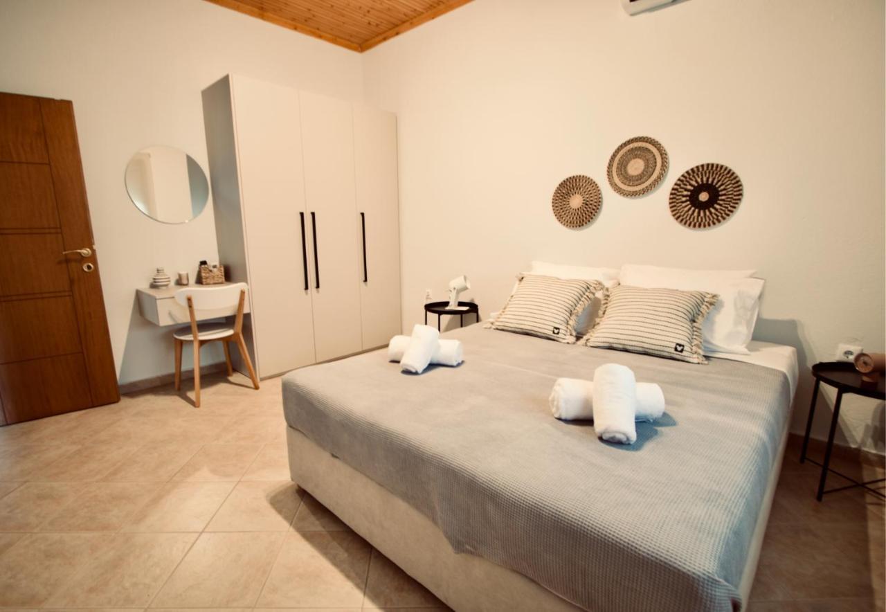 Enalio Beach House Nea Kallikrateia Bagian luar foto
