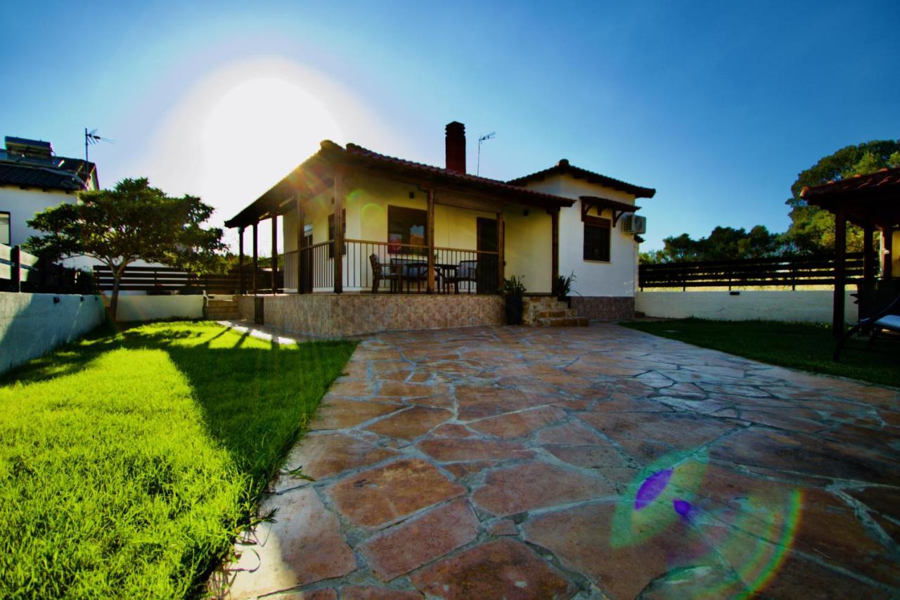 Enalio Beach House Nea Kallikrateia Bagian luar foto