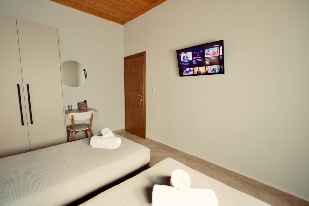 Enalio Beach House Nea Kallikrateia Bagian luar foto