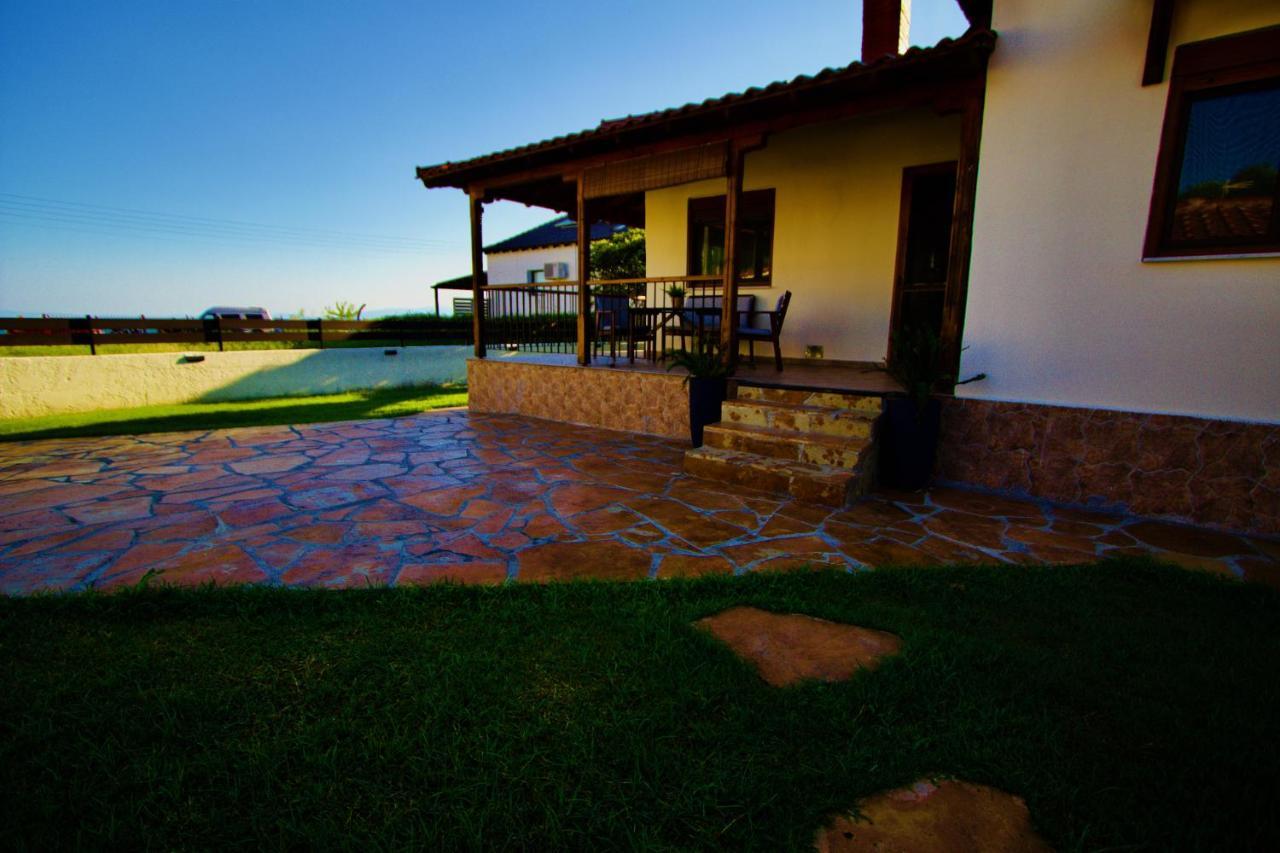 Enalio Beach House Nea Kallikrateia Bagian luar foto