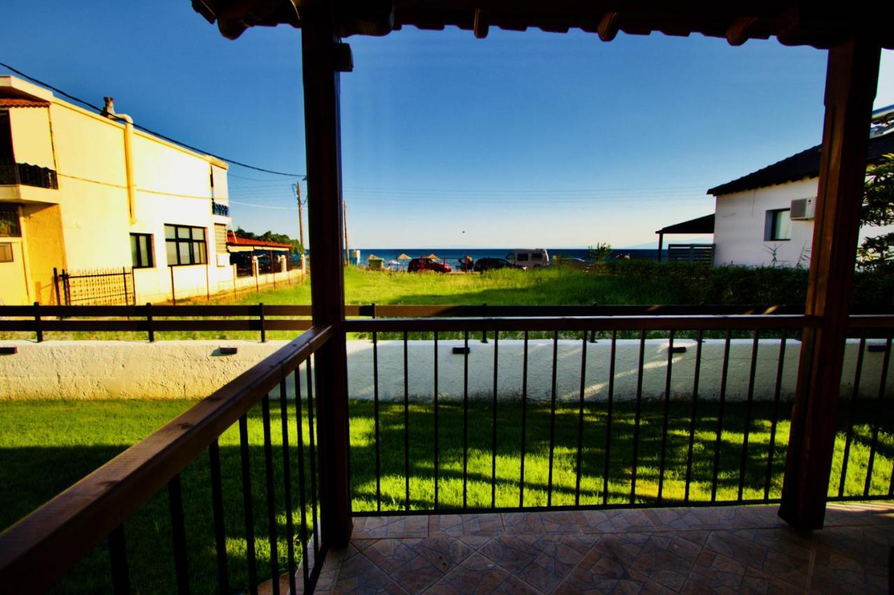 Enalio Beach House Nea Kallikrateia Bagian luar foto