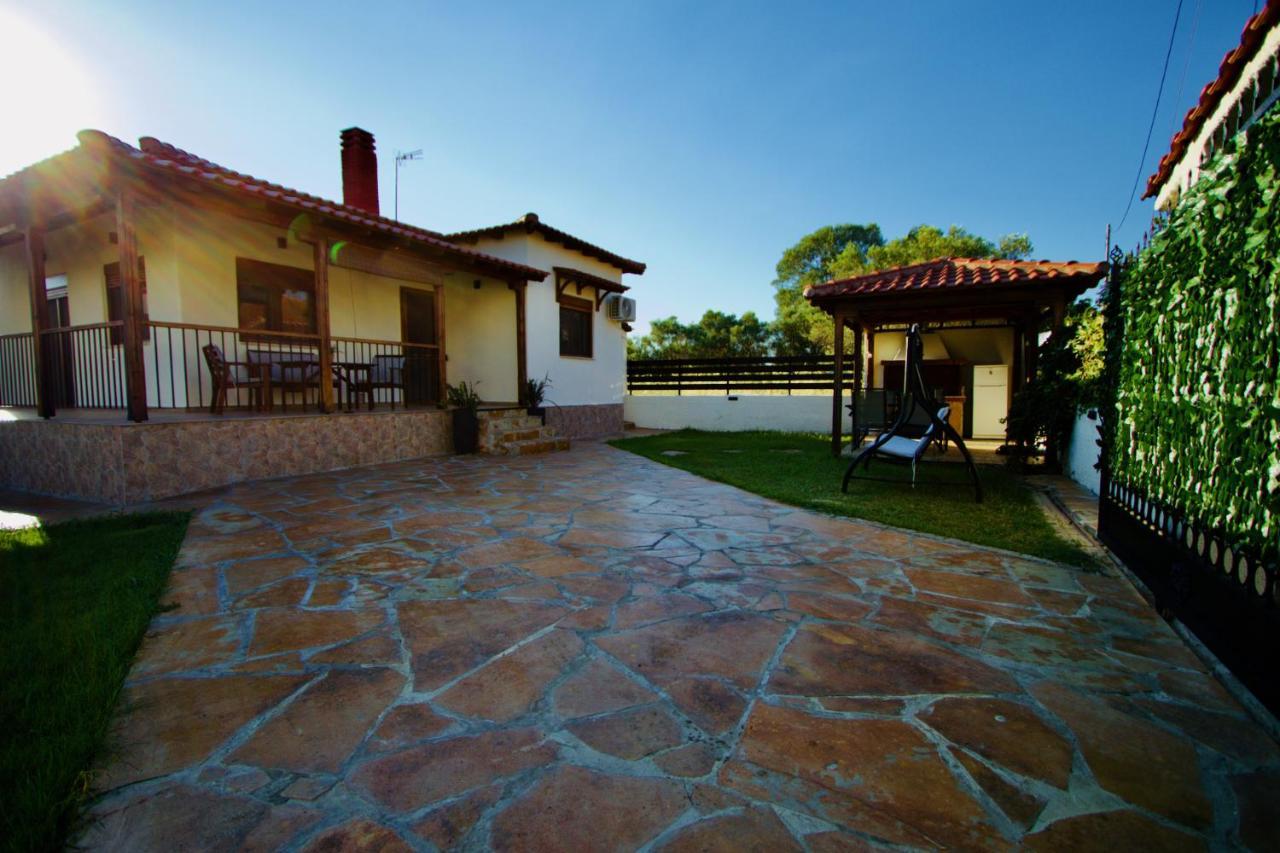 Enalio Beach House Nea Kallikrateia Bagian luar foto