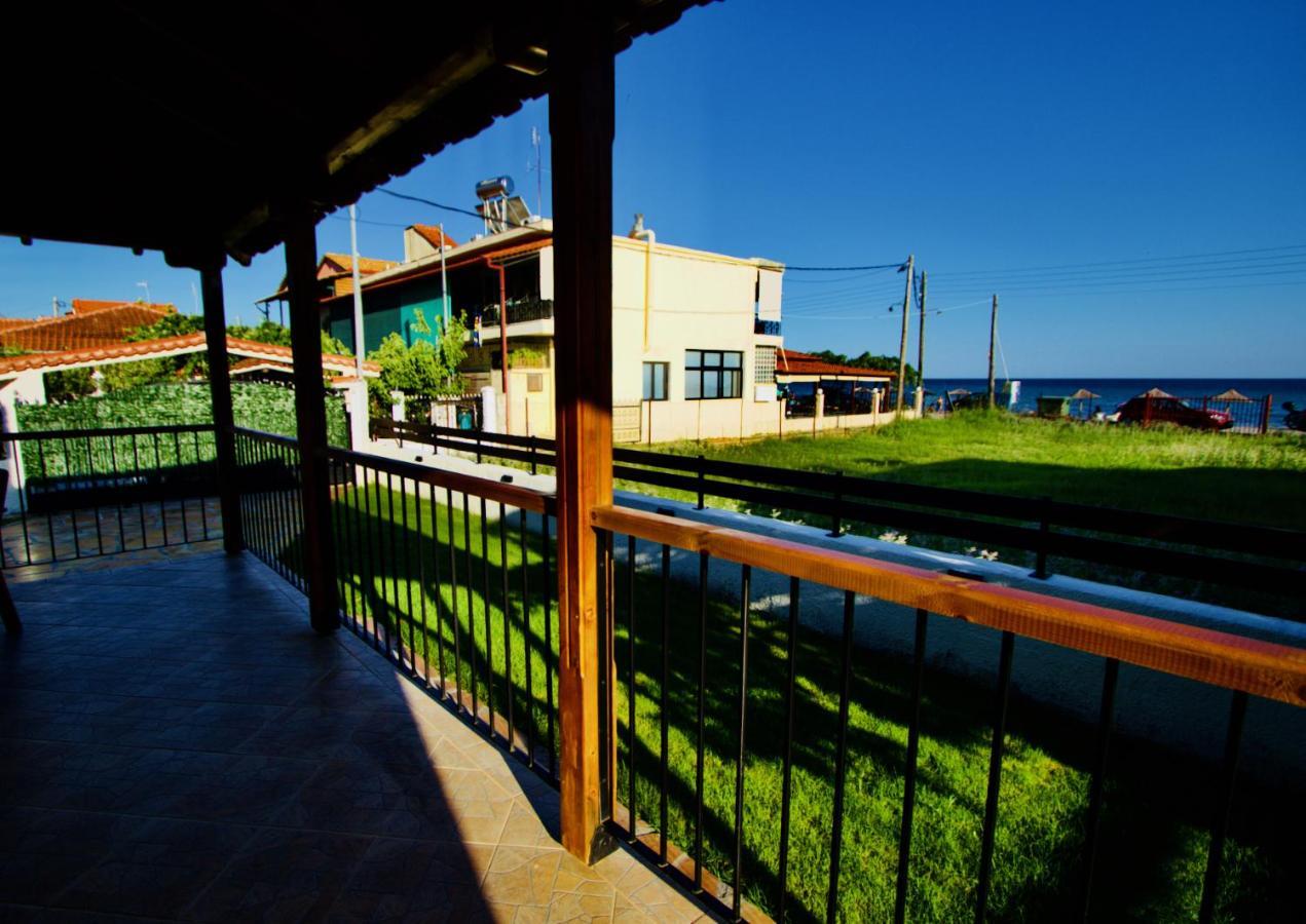 Enalio Beach House Nea Kallikrateia Bagian luar foto